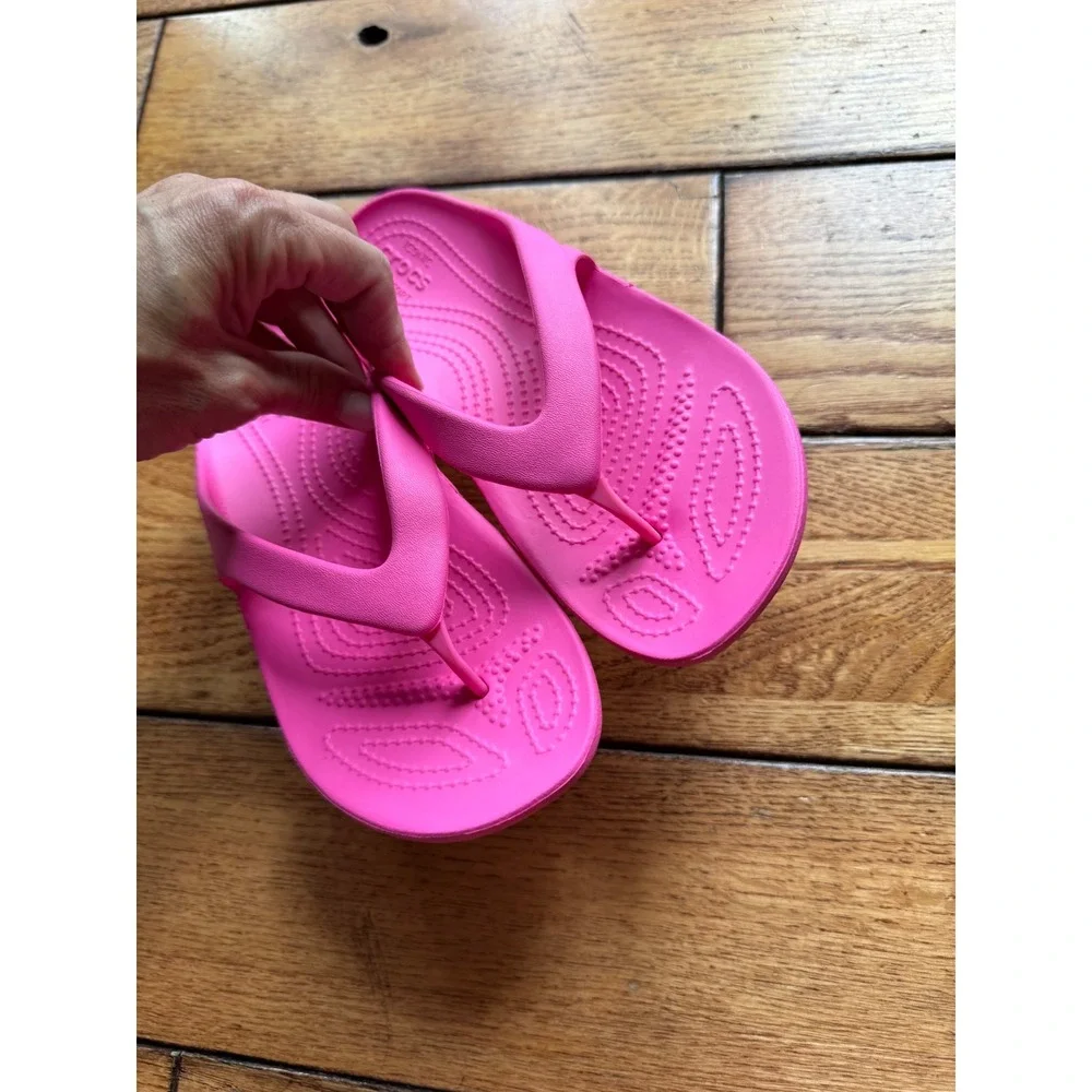 Crocs Flip Flops Women 6 Pink Kadee II Iconic Comfort Lightweight Sandals